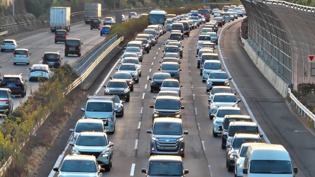 お盆休み_交通渋滞